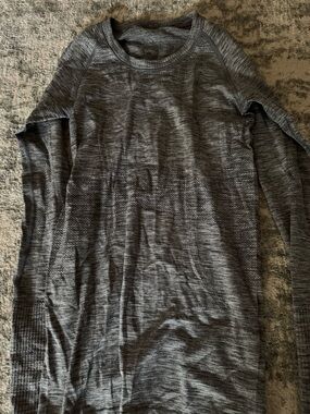 lululemon athletica Women’s Charcoal Marled Crewneck Sweater